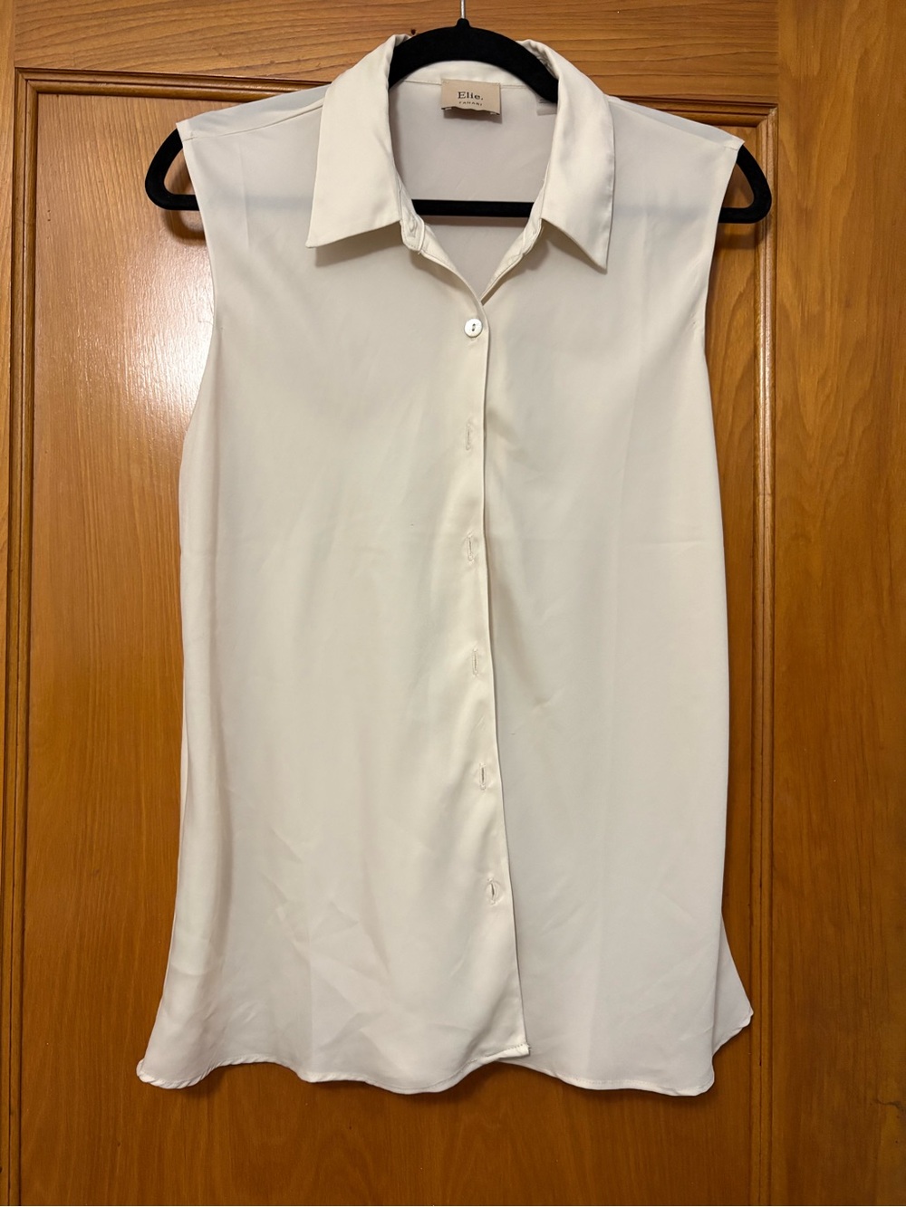 Elie Tahari Sleeveless Button-Down Shirt in Cream